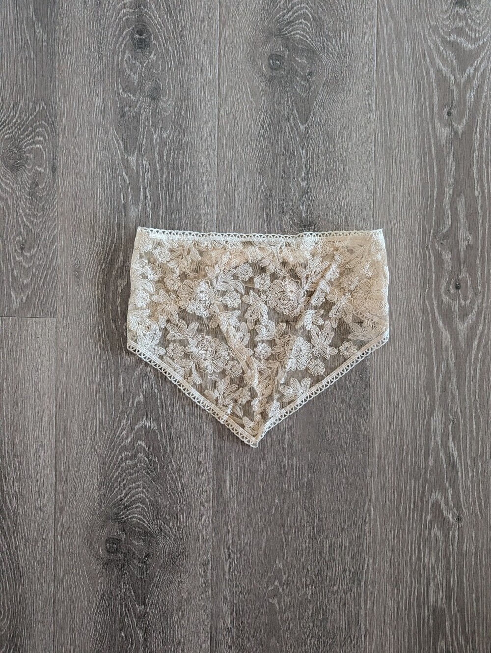 American Vintage Crochet Bandana - Picture 2 of 3